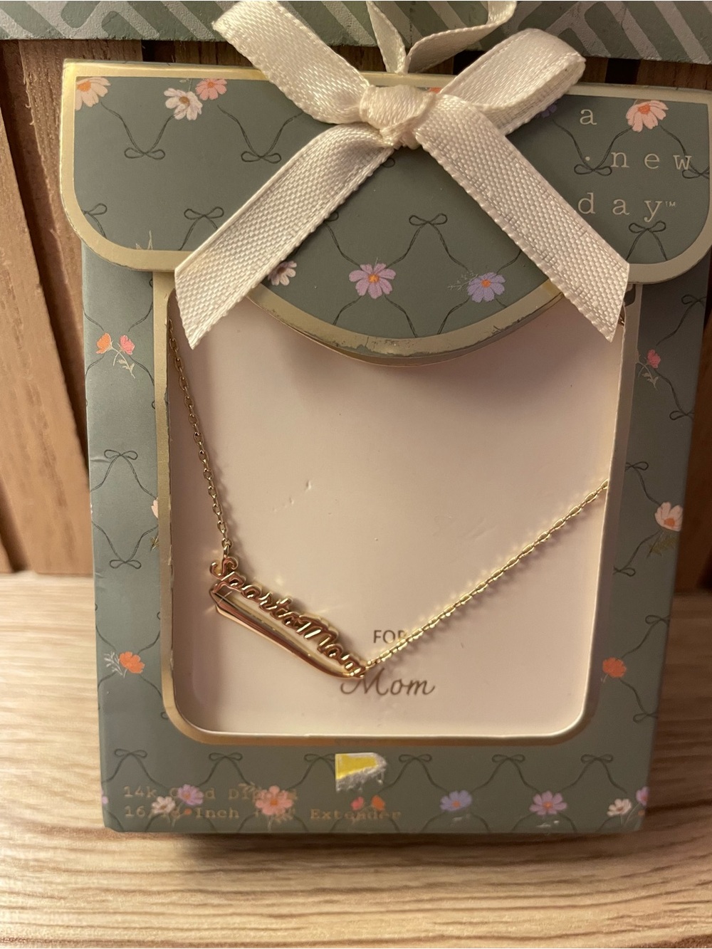 Gold “Sports Mom”Script Necklace - Women Jewelry Gift New